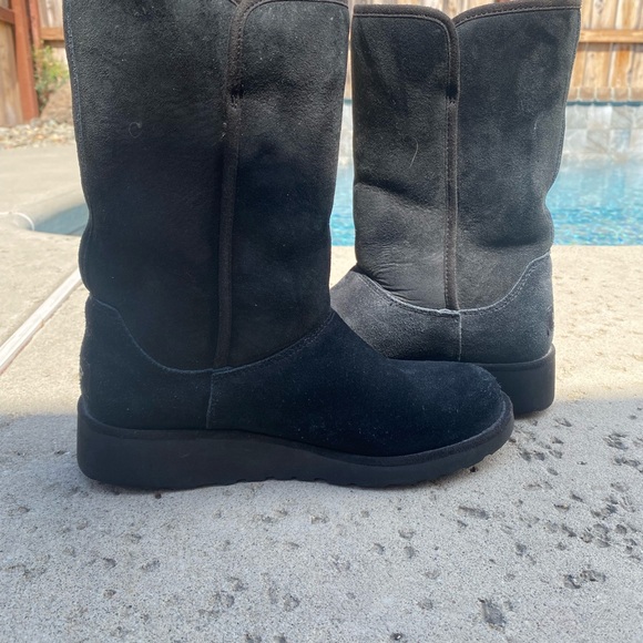 UGG Women's Black Winter Boots women’s size 6.5 - Picture 2 of 8